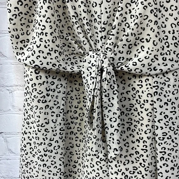 She + Sky NWT animal print straps with tie front size large short romper - Picture 3 of 9